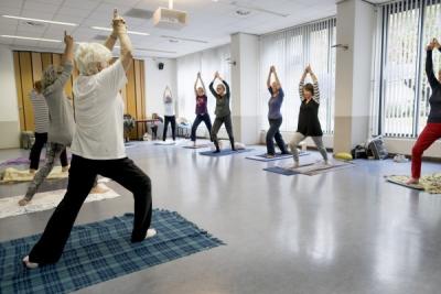 yoga-voor-ouderen.jpg